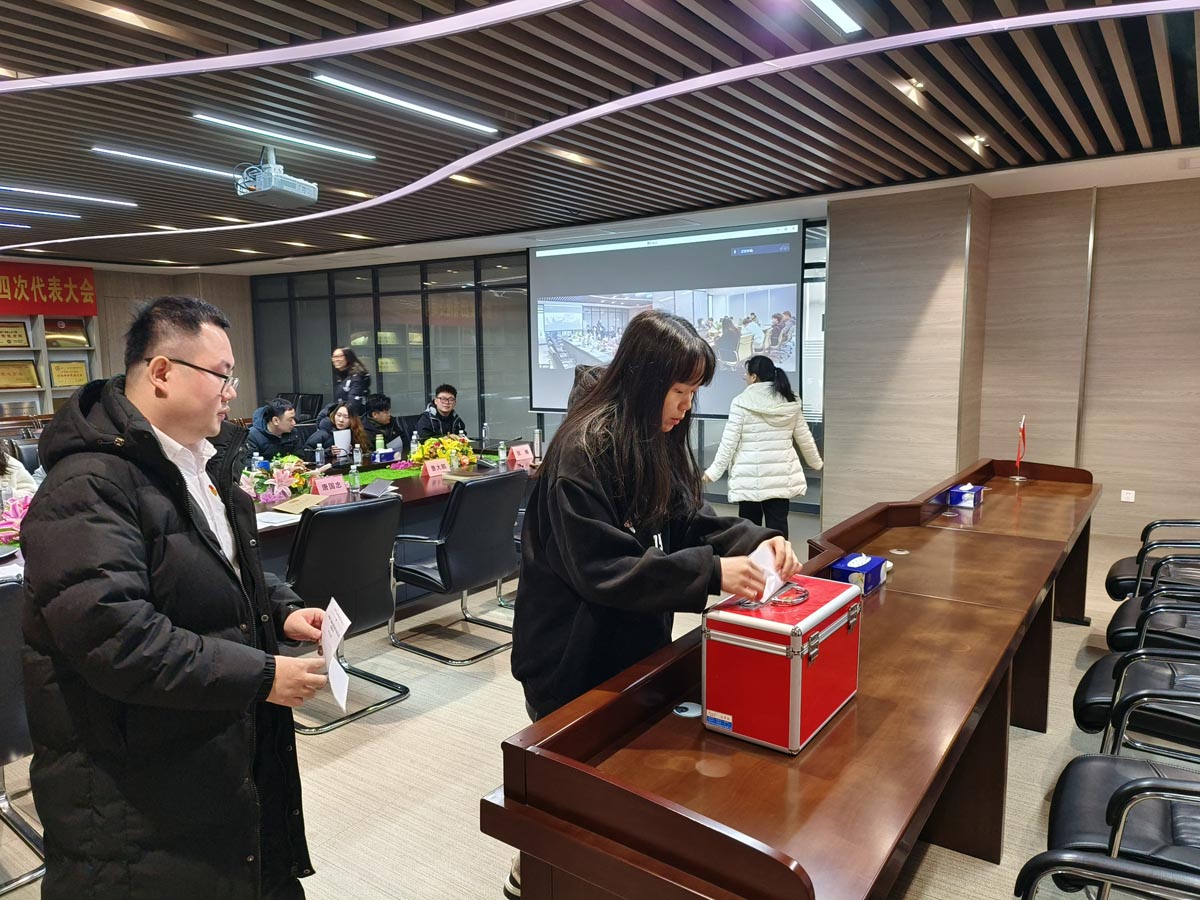 投票現(xiàn)場(chǎng)01